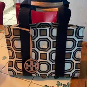Tory Burch shopper